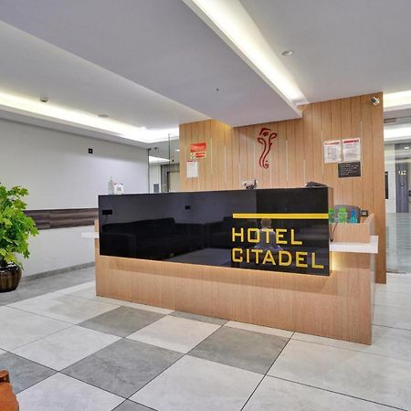 Super Oyo Townhouse 639 Hotel Citadel 2 Surat Exterior photo