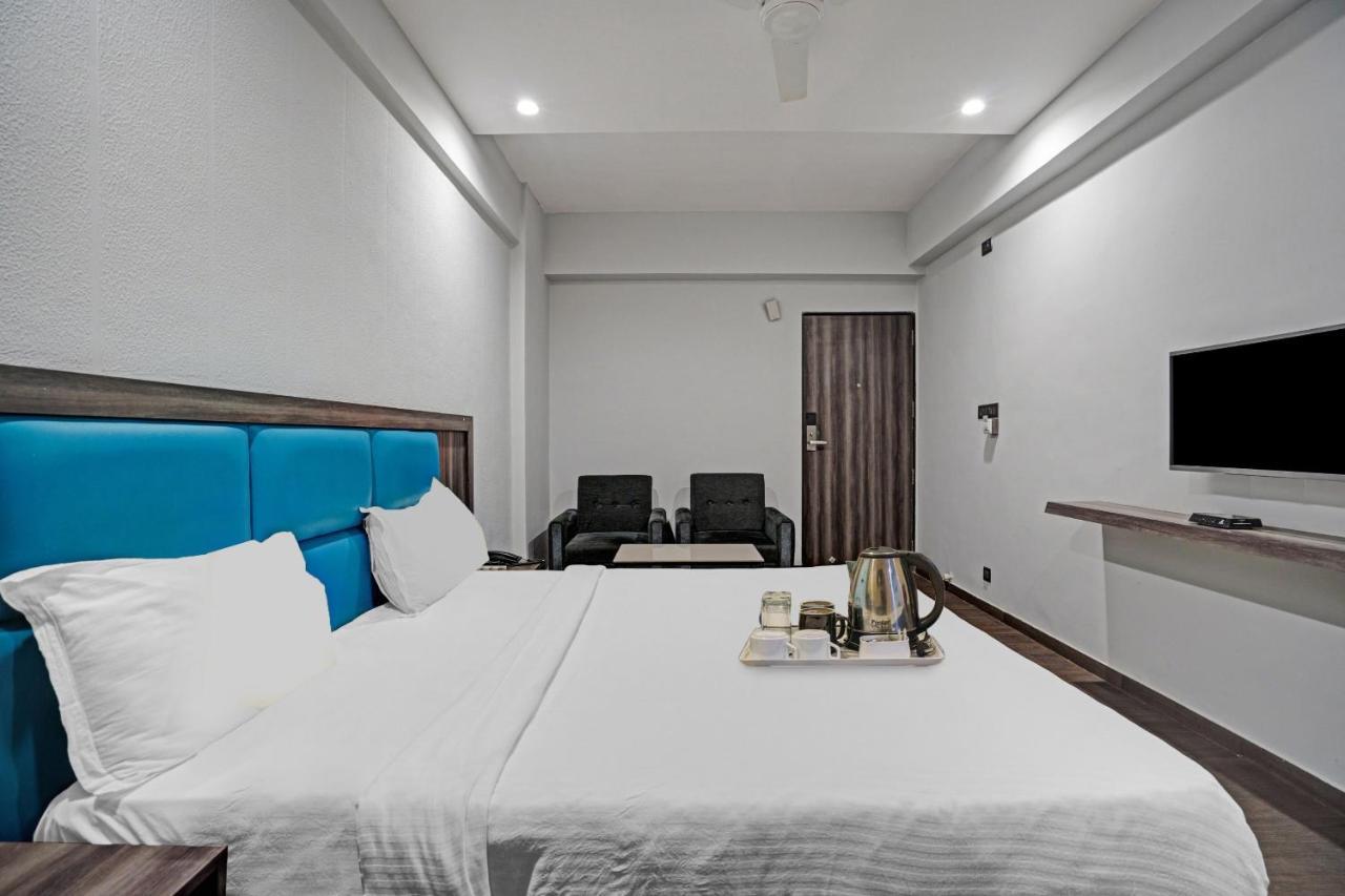 Super Oyo Townhouse 639 Hotel Citadel 2 Surat Exterior photo