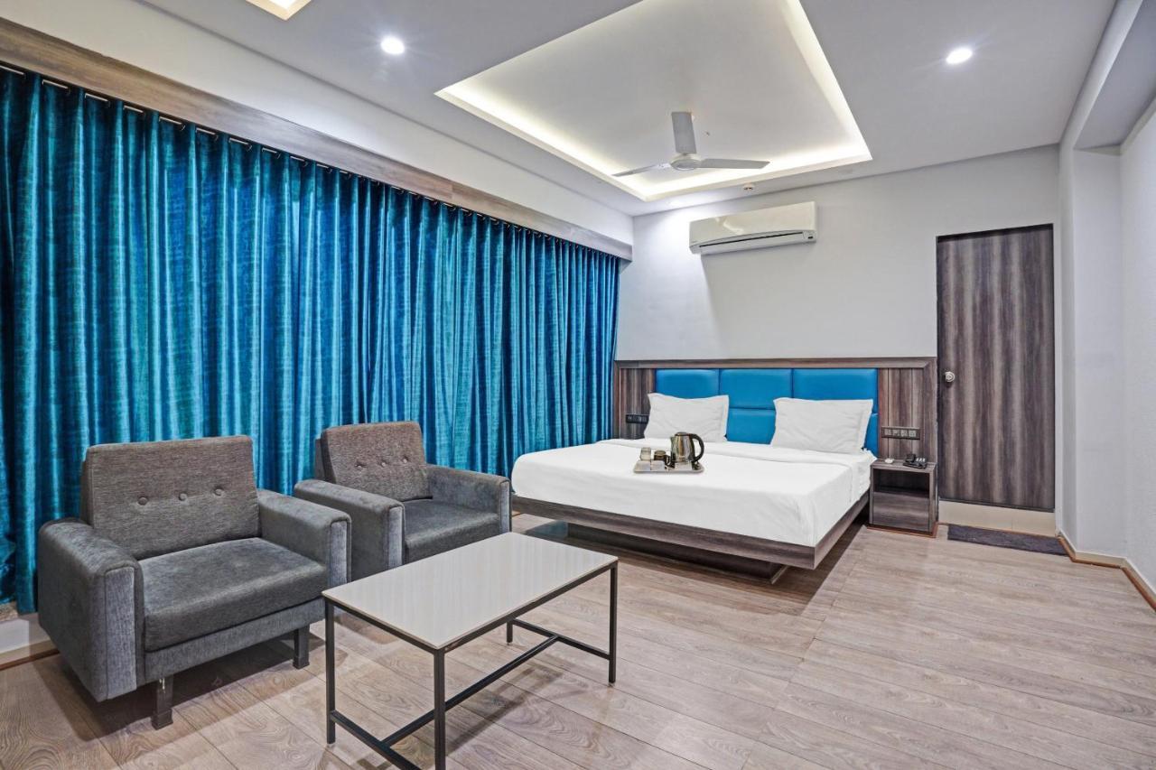 Super Oyo Townhouse 639 Hotel Citadel 2 Surat Exterior photo